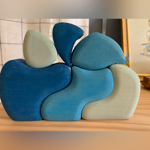 Grimm’s Dwarf Wave Houses - Picture 2 of 3